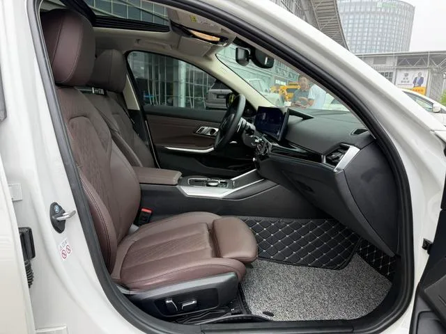BMW 3 Series 2023 325Li M Traje nocturno deportivo Yao interior foto 11 BMW 3 Series 2023 325Li M Traje nocturno deportivo Yao interior foto 11