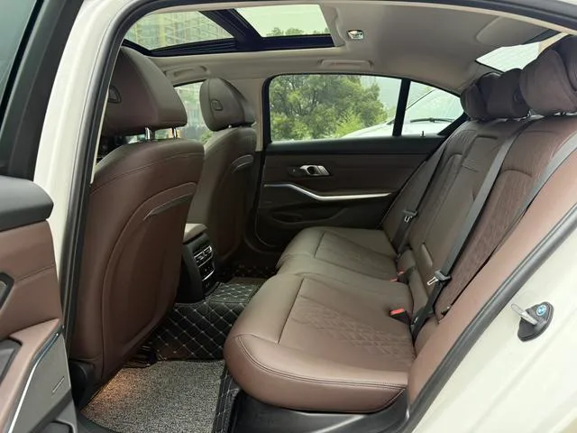 BMW 3 Series 2023 325Li M Traje nocturno deportivo Yao interior foto 12 BMW 3 Series 2023 325Li M Traje nocturno deportivo Yao interior foto 12