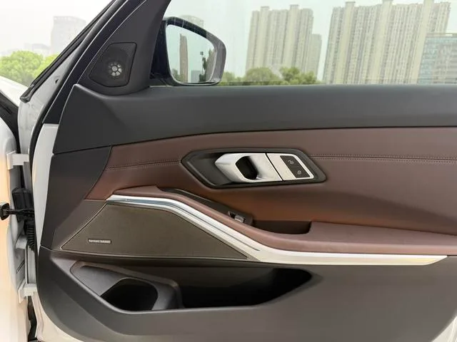 BMW 3 Series 2023 325Li M Traje nocturno deportivo Yao interior foto 14 BMW 3 Series 2023 325Li M Traje nocturno deportivo Yao interior foto 14