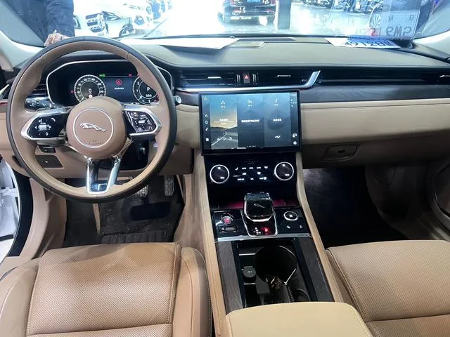Jaguar XFL 2024 2.0T P250 Two-wheel drive exclusive deluxe edition interior photo 7 Jaguar XFL 2024 2.0T P250 Two-wheel drive exclusive deluxe edition interior photo 7