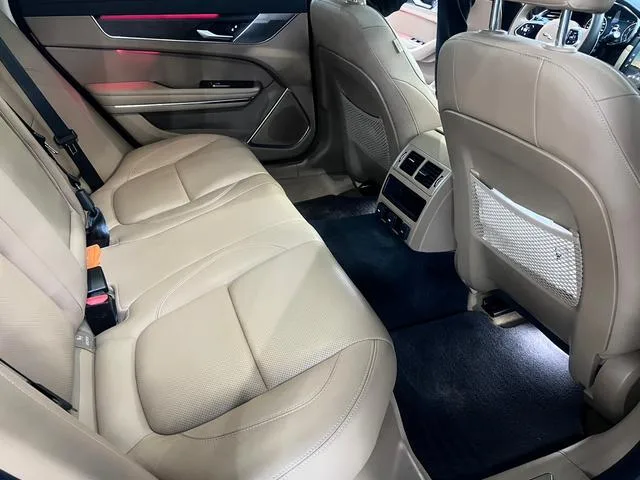 Jaguar XFL 2024 2.0T P250 Two-wheel drive exclusive deluxe edition interior photo 8 Jaguar XFL 2024 2.0T P250 Two-wheel drive exclusive deluxe edition interior photo 8