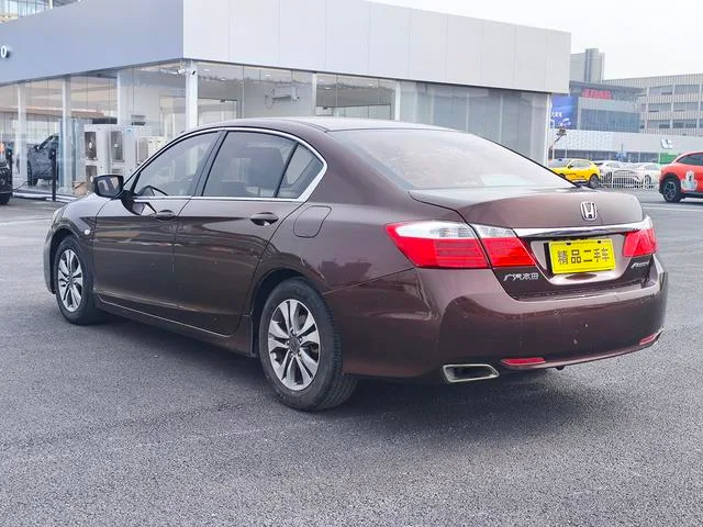 Honda Accord 2014 2.0L LX Комфорт-версия экстерьер фото 6