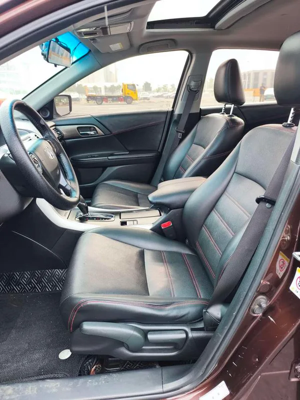 Honda Accord 2014 2.0L LX Комфорт-версия интерьер фото 9