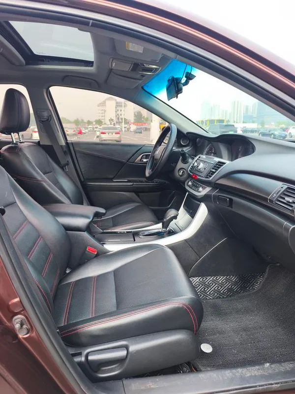 Honda Accord 2014 2.0L LX Комфорт-версия интерьер фото 11