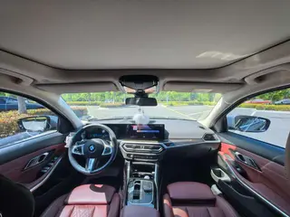BMW 3 Series 2023 325Li M Sports suit interior photo 15 BMW 3 Series 2023 325Li M Sports suit interior photo 15