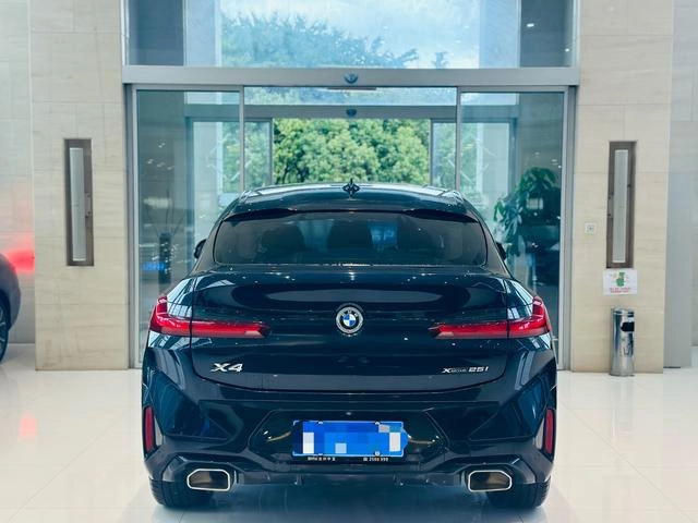 BMW X4 2022 xDrive 25i M Sports suit interior photo 8 BMW X4 2022 xDrive 25i M Sports suit interior photo 8