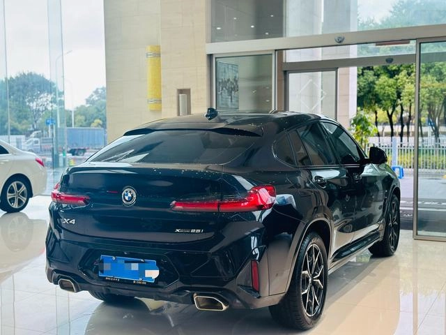 BMW X4 2022 xDrive 25i M Sports suit interior photo 9 BMW X4 2022 xDrive 25i M Sports suit interior photo 9