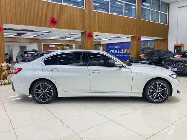 BMW 3 Series 2025 325Li M Sports suit exterior photo 4