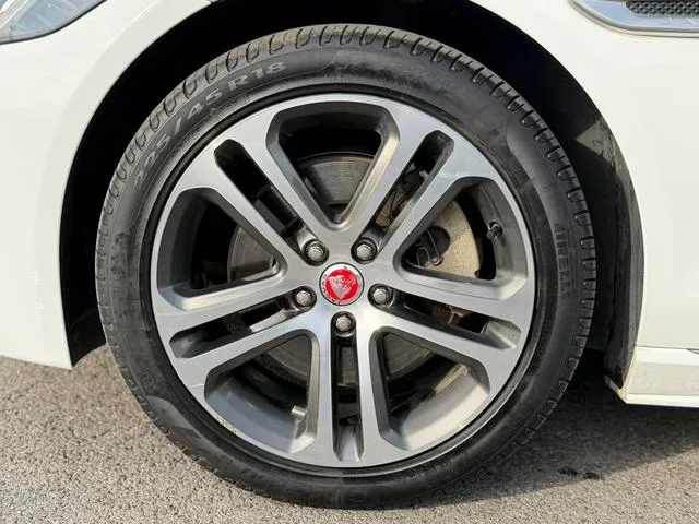 Jaguar XEL 2022 2.0T 250PS R-DYNAMIC S Versión deportiva emprendedora exterior foto 7 Jaguar XEL 2022 2.0T 250PS R-DYNAMIC S Versión deportiva emprendedora exterior foto 7
