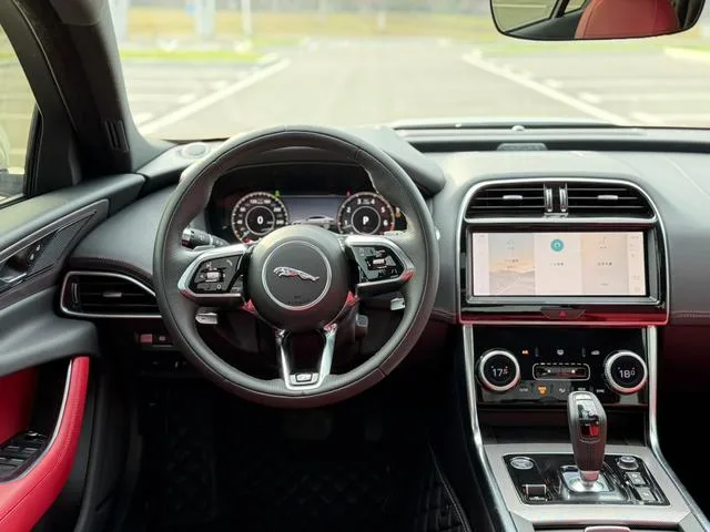 Jaguar XEL 2022 2.0T 250PS R-DYNAMIC S Versión deportiva emprendedora interior foto 9 Jaguar XEL 2022 2.0T 250PS R-DYNAMIC S Versión deportiva emprendedora interior foto 9
