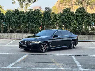 BMW 5 Series 2023 530Li Líder M Conjunto deportivo