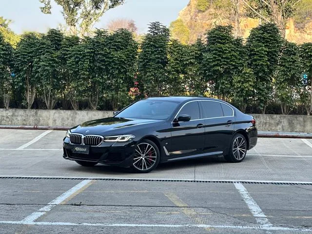 BMW 5 Series 2023 530Li Líder M Conjunto deportivo exterior foto 1 BMW 5 Series 2023 530Li Líder M Conjunto deportivo exterior foto 1
