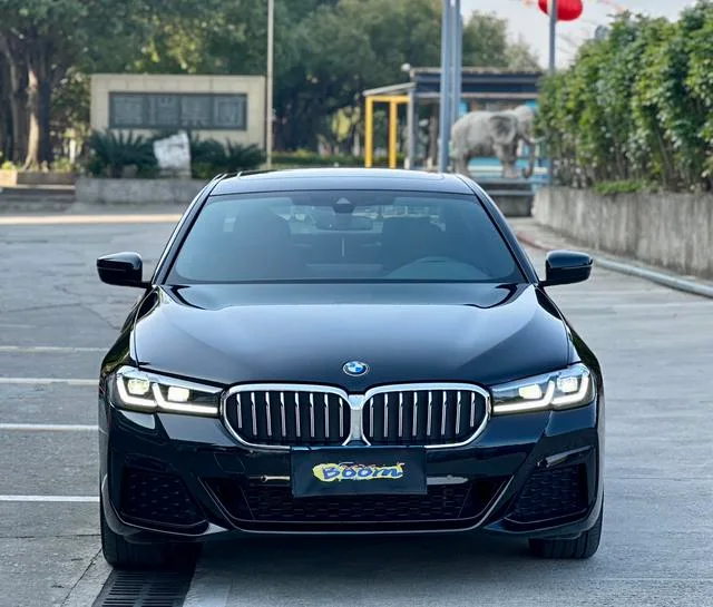BMW 5 Series 2023 530Li Líder M Conjunto deportivo exterior foto 3 BMW 5 Series 2023 530Li Líder M Conjunto deportivo exterior foto 3