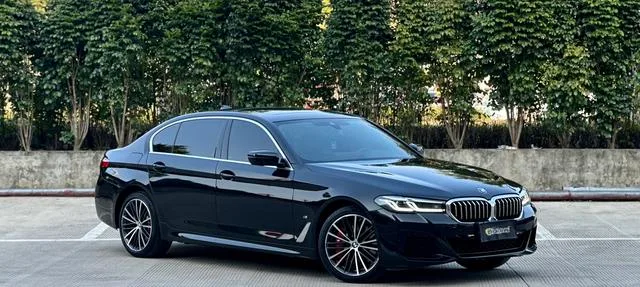BMW 5 Series 2023 530Li Líder M Conjunto deportivo exterior foto 4 BMW 5 Series 2023 530Li Líder M Conjunto deportivo exterior foto 4