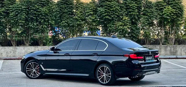 BMW 5 Series 2023 530Li Líder M Conjunto deportivo exterior foto 5 BMW 5 Series 2023 530Li Líder M Conjunto deportivo exterior foto 5