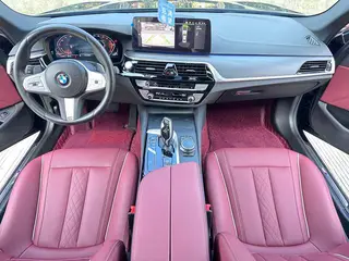 BMW 5 Series 2023 530Li Líder M Conjunto deportivo interior foto 11 BMW 5 Series 2023 530Li Líder M Conjunto deportivo interior foto 11