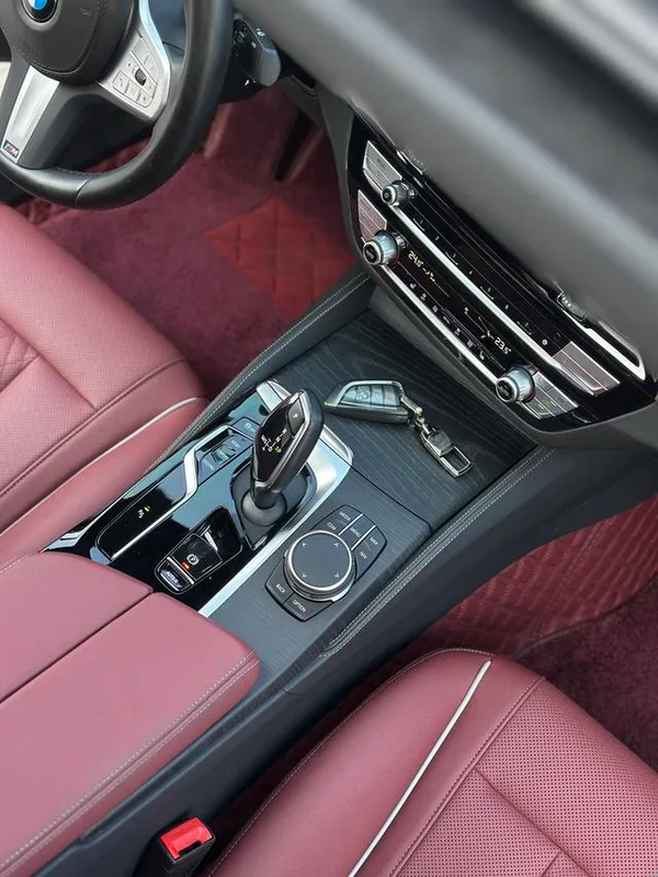 BMW 5 Series 2023 530Li Líder M Conjunto deportivo interior foto 16 BMW 5 Series 2023 530Li Líder M Conjunto deportivo interior foto 16