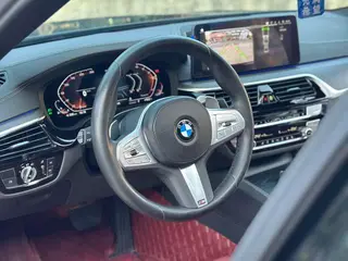 BMW 5 Series 2023 530Li Líder M Conjunto deportivo interior foto 17 BMW 5 Series 2023 530Li Líder M Conjunto deportivo interior foto 17