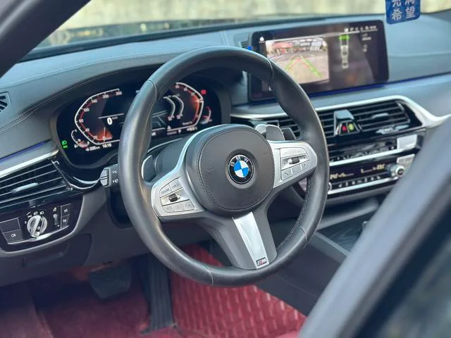 BMW 5 Series 2023 530Li Líder M Conjunto deportivo interior foto 17 BMW 5 Series 2023 530Li Líder M Conjunto deportivo interior foto 17