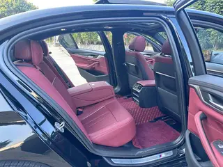 BMW 5 Series 2023 530Li Líder M Conjunto deportivo interior foto 18 BMW 5 Series 2023 530Li Líder M Conjunto deportivo interior foto 18