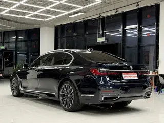 BMW 7 Series 2022 740Li Type de luxe M Ensemble de sport extérieur photo 4