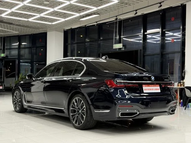 BMW 7 Series 2022 740Li Type de luxe M Ensemble de sport extérieur photo 4