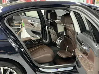 BMW 7 Series 2022 740Li Type de luxe M Ensemble de sport intérieur photo 7