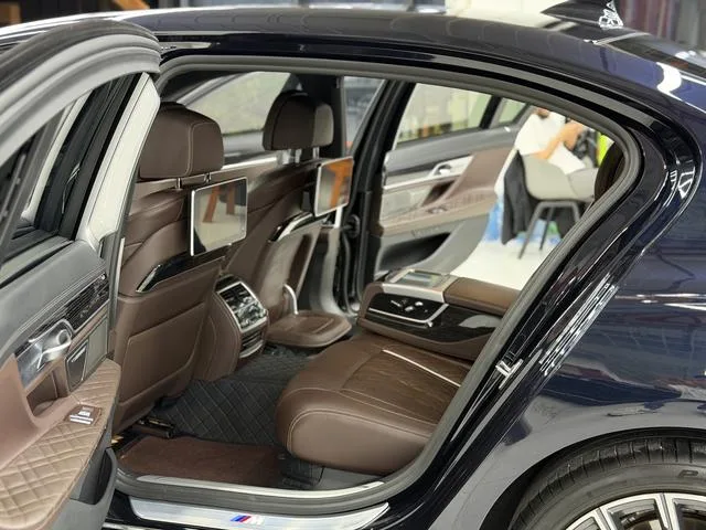 BMW 7 Series 2022 740Li Type de luxe M Ensemble de sport intérieur photo 8