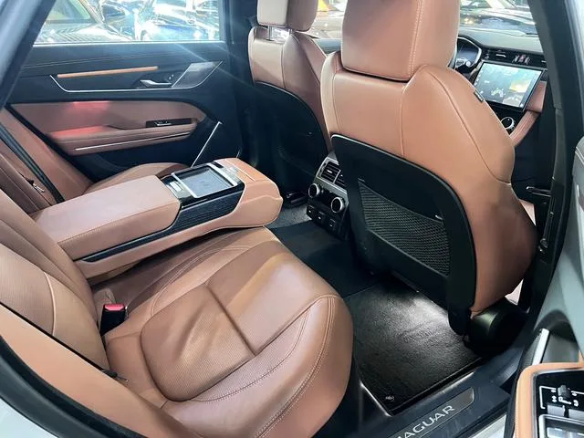 Jaguar XFL 2024 2.0T P300 Four-wheel drive flagship sports gold-plated version exterior photo 4 Jaguar XFL 2024 2.0T P300 Four-wheel drive flagship sports gold-plated version exterior photo 4