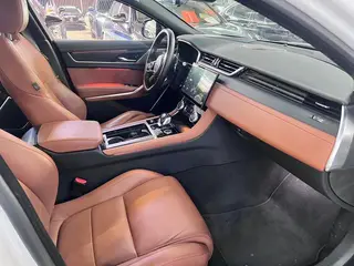 Jaguar XFL 2024 2.0T P300 Four-wheel drive flagship sports gold-plated version exterior photo 5 Jaguar XFL 2024 2.0T P300 Four-wheel drive flagship sports gold-plated version exterior photo 5