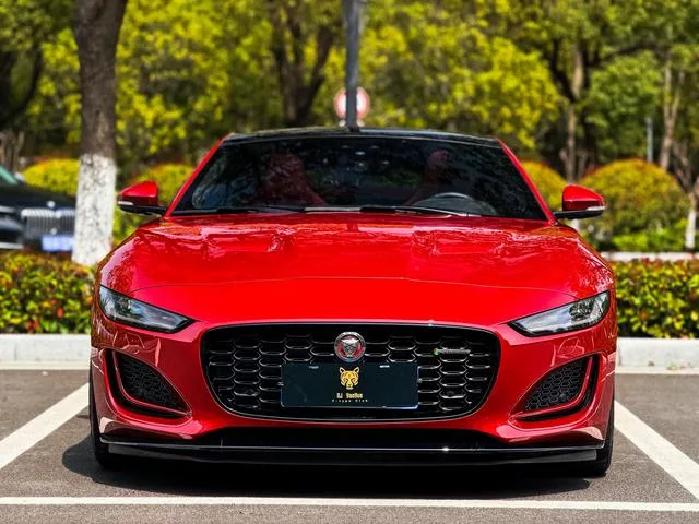 Jaguar F-TYPE 2023 P300 Hardtop version R-DYNAMIC BLACK exterior photo 2