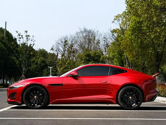 Jaguar F-TYPE 2023 P300 Hardtop version R-DYNAMIC BLACK exterior photo 5