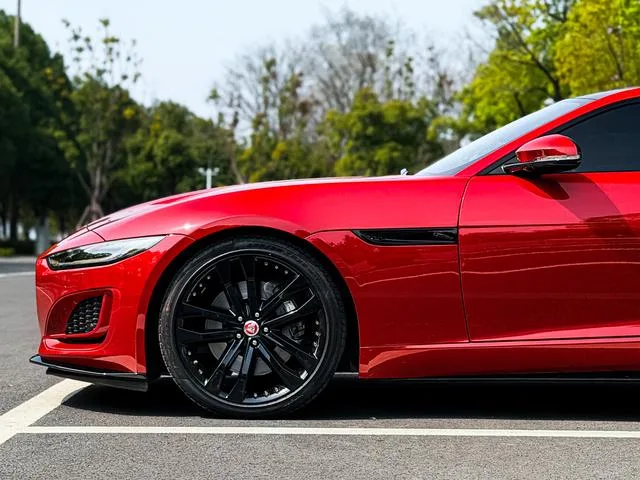 Jaguar F-TYPE 2023 P300 Hardtop version R-DYNAMIC BLACK exterior photo 6
