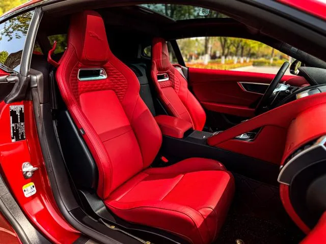 Jaguar F-TYPE 2023 P300 Hardtop version R-DYNAMIC BLACK interior photo 11