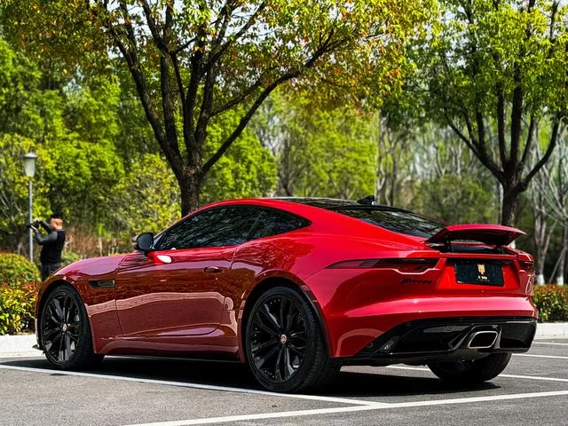 Jaguar F-TYPE 2023 P300 Hardtop version R-DYNAMIC BLACK interior photo 16
