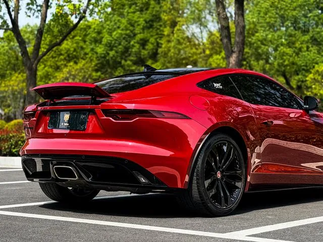 Jaguar F-TYPE 2023 P300 Hardtop version R-DYNAMIC BLACK interior photo 18