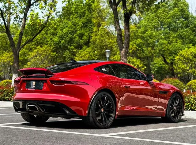 Jaguar F-TYPE 2023 P300 Hardtop version R-DYNAMIC BLACK interior photo 20