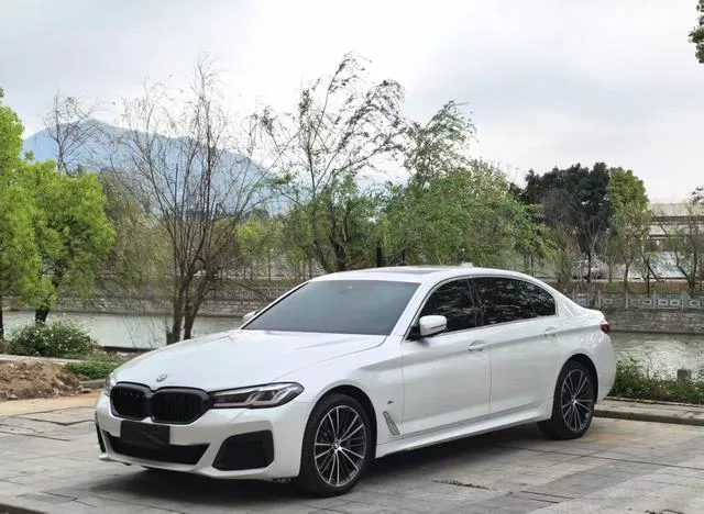 BMW 5 Series 2022 530Li Leading Type M Sports suit exterior photo 1 BMW 5 Series 2022 530Li Leading Type M Sports suit exterior photo 1