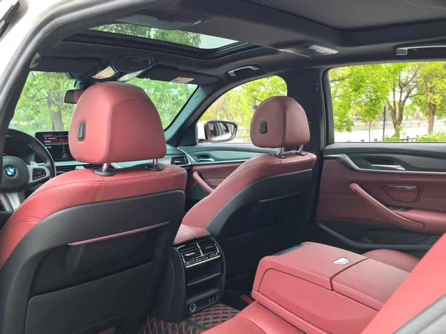 BMW 5 Series 2022 530Li Leading Type M Sports suit interior photo 11 BMW 5 Series 2022 530Li Leading Type M Sports suit interior photo 11