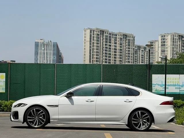 Jaguar XFL 2024 2.0T P300 Four-wheel drive flagship sports gold-plated version exterior photo 3 Jaguar XFL 2024 2.0T P300 Four-wheel drive flagship sports gold-plated version exterior photo 3