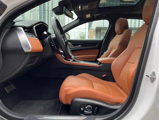 Jaguar XFL 2024 2.0T P300 Four-wheel drive flagship sports gold-plated version interior photo 7 Jaguar XFL 2024 2.0T P300 Four-wheel drive flagship sports gold-plated version interior photo 7