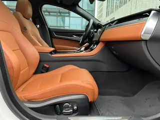Jaguar XFL 2024 2.0T P300 Four-wheel drive flagship sports gold-plated version interior photo 9 Jaguar XFL 2024 2.0T P300 Four-wheel drive flagship sports gold-plated version interior photo 9