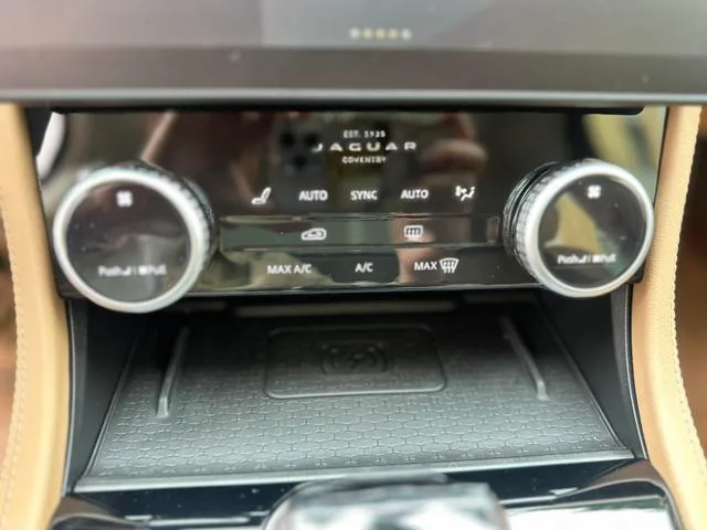 Jaguar XFL 2025 2.0T P250 Edición Deluxe exclusiva con tracción en dos ruedas interior foto 15 Jaguar XFL 2025 2.0T P250 Edición Deluxe exclusiva con tracción en dos ruedas interior foto 15