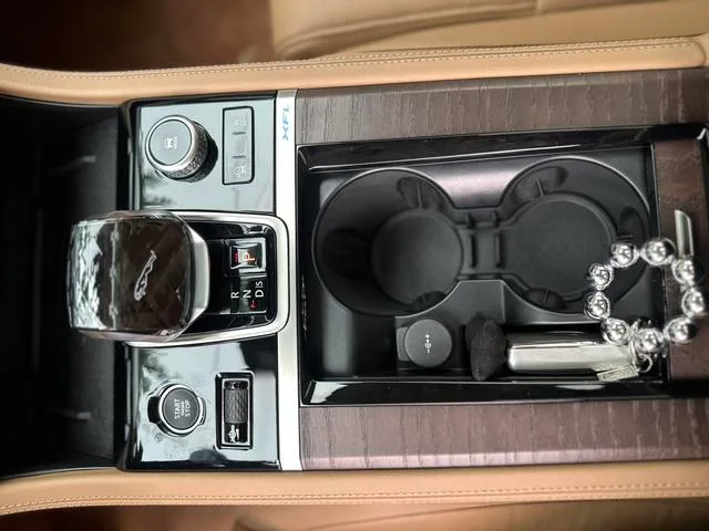 Jaguar XFL 2025 2.0T P250 Edición Deluxe exclusiva con tracción en dos ruedas interior foto 16 Jaguar XFL 2025 2.0T P250 Edición Deluxe exclusiva con tracción en dos ruedas interior foto 16