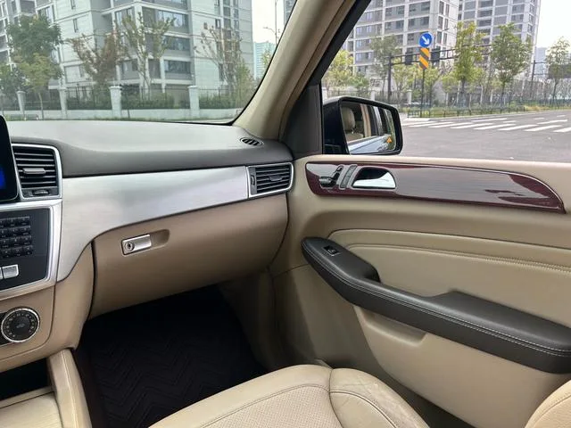 Mercedes-Benz M-Class 2015 ML 320 4MATIC intérieur photo 13