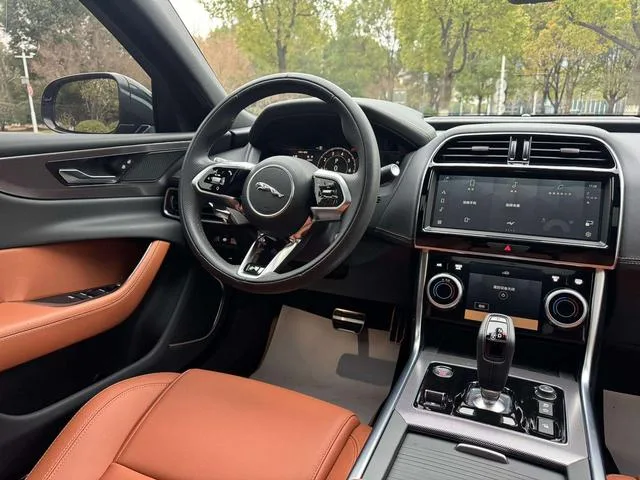 Jaguar XEL 2023 2.0T 250PS R-DYNAMIC S Enterprising Sports Edition interior photo 8 Jaguar XEL 2023 2.0T 250PS R-DYNAMIC S Enterprising Sports Edition interior photo 8