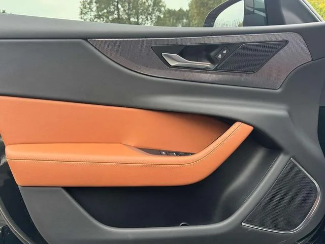 Jaguar XEL 2023 2.0T 250PS R-DYNAMIC S Enterprising Sports Edition interior photo 11 Jaguar XEL 2023 2.0T 250PS R-DYNAMIC S Enterprising Sports Edition interior photo 11