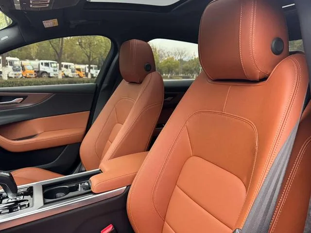 Jaguar XEL 2023 2.0T 250PS R-DYNAMIC S Enterprising Sports Edition interior photo 14 Jaguar XEL 2023 2.0T 250PS R-DYNAMIC S Enterprising Sports Edition interior photo 14