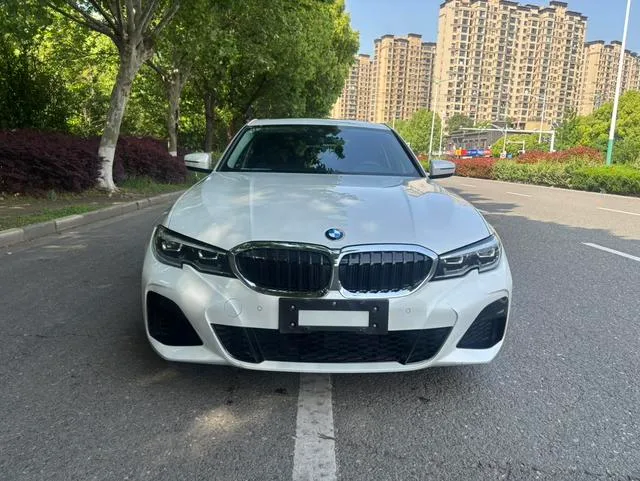BMW 3 Series 2022 325Li M Спортивный костюм экстерьер фото 2 BMW 3 Series 2022 325Li M Спортивный костюм экстерьер фото 2