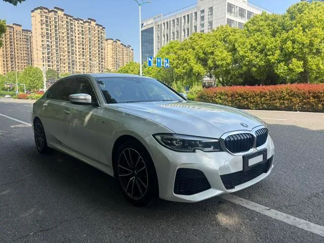BMW 3 Series 2022 325Li M Спортивный костюм экстерьер фото 3 BMW 3 Series 2022 325Li M Спортивный костюм экстерьер фото 3